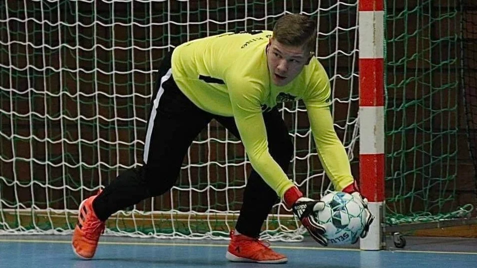 Oscar Knutsson, här som futsalmålvakt, är den som letar ny tränare till Borensbergs IF efter Jonas Adolfsson. I helgen gick Bif vidare i Östgötacupen. 