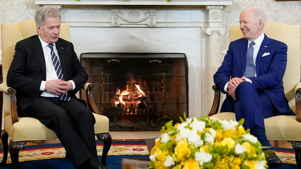 Finlands president Sauli Niinistö träffade USA:s president Joe Biden i Vita huset under fredagskvällen.