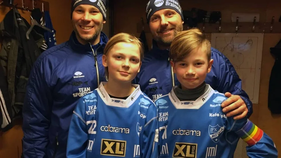 Ledarna Petter Malmberg och Kalle Nyblom och spelarna Wilmer Nyblom och Vigor Malmberg från IFK Motalas P07-lag gästar veckans Bandysnack, avsnitt 21 i ordningen.