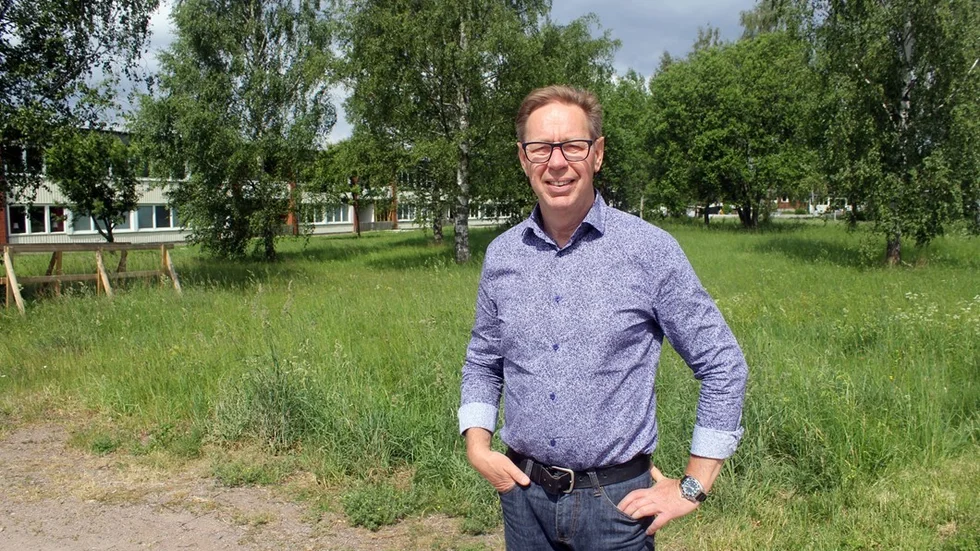 VD Nicke Wainebro ger ett efterlängtat besked. Hultsfreds Bostäder är på gång att bygga nya lägenheter på Södra Långgatan. Intresset ska undersökas på ett informationsmöte på Skeppet den 20 juni. Foto: Charlotte Madestam