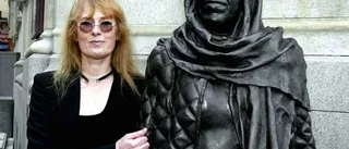 Marie-Louise vill göra statyn