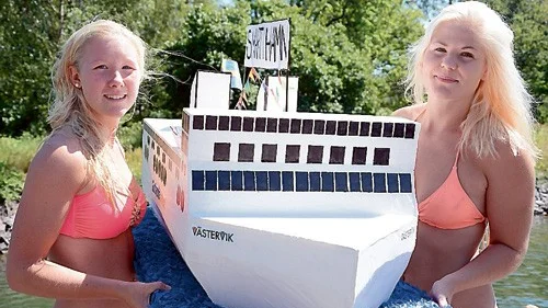 Josefin Vahlberg och Lisa Sernfalk vann med sin version av Gotlandsbåten det 31:a kanalsimmet.