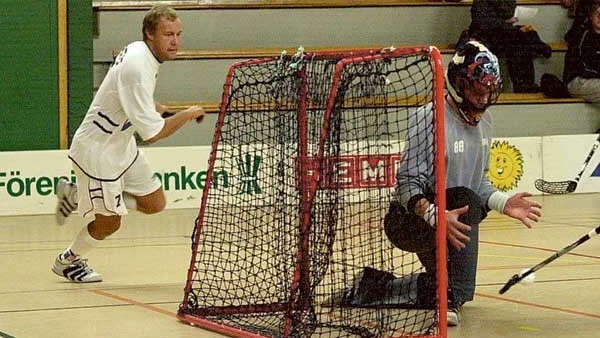 Peter Hämäläinen skadade vänsterknäet i matchen mot Nerike och det är osäkert vilken typ av skada han drabbats av. Säkert är det däremot att han får vila ett antal veckor.