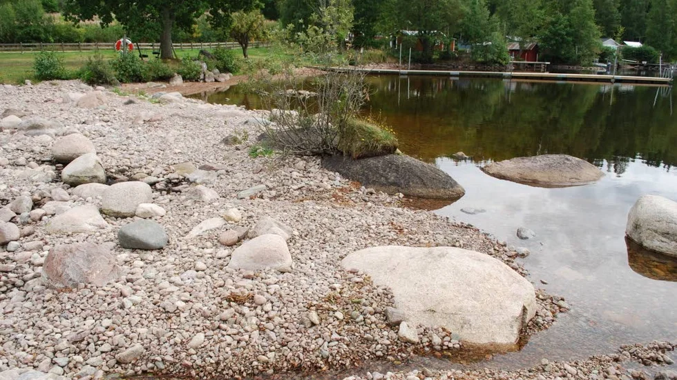 Ett så kallat krön ersatte det tidigare manuella, reglerbara dammutskovet i utloppet av sjön Linden. En åtgärd som påverkat både sjön, Lillån, djurliv och grundvattennivåer negativt, menar insändarskribenten.