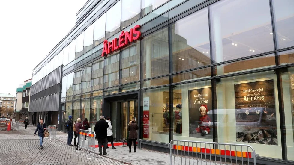 En 36-årig kvinna har åtalats för att ha stulit kläder till ett värde av närmare 4 700 kronor i Åhléns.