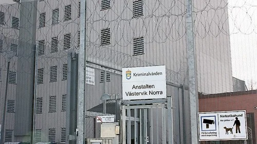 Tillbaka i fängelset och misstänkta för nya brott efter att ha varit på rymmen under förra veckan.