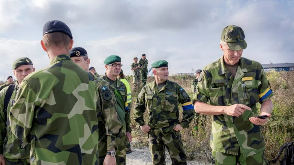 Försvarsövning. Det är märkligt och obegripligt varför vi nu ska öka våra försvarsutgifter, skriver Ove Klinthäll.