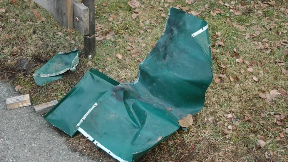 En vandaliserad postlåda. Bilden är tagen vid ett annat tillfälle än det som beskrivs i notisen.
