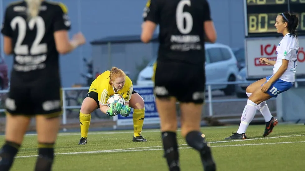 Sofie Johansson, som var bortrest senast, är tillbaka och startar mot Sjömarken.