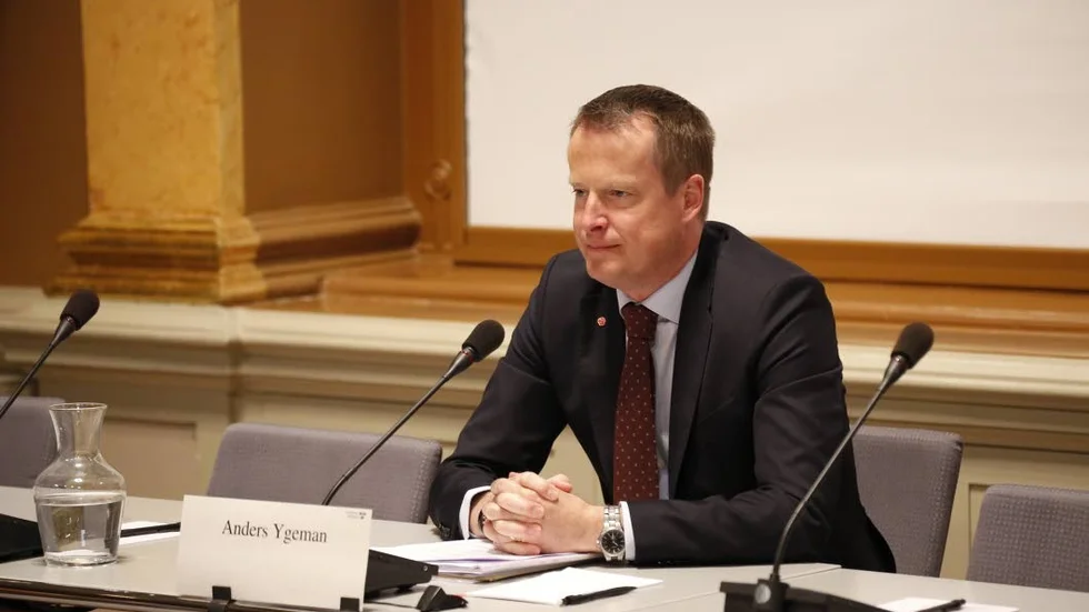 Anders Ygeman har i uttalanden visat prov på försök till ny historieskrivning gällande it-skandalen, menar skribenten.