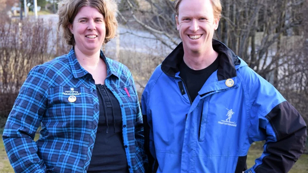 Karin Gustafson är Friluftsfrämjandet i Kindas ordförande och barnledare, och Tommy Gustafsson är barn- och MTB-ledare samt överlevnadsinstruktör. Foto: Morgan Karlsson