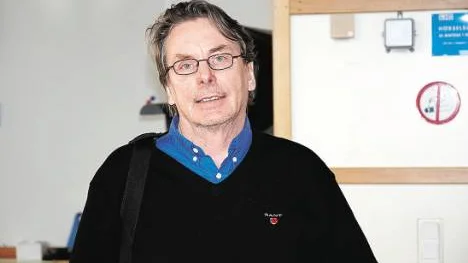 Bosse Strömbäck, alliansbroder, vars parti brutit mot alliansavtalet genom att rösta mot alliansen i ett beslut i socialnämnden. "Vi är ett arbetareparti och semesterperioderna var en viktig fråga för vårdbiträdena", säger Strömbäck.FOTO: Lena  Leffler
