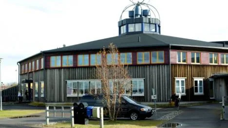Skolchefen Peter Nordmark besökte i går Karesuando skola för att prata om utflykten som slutade med att två elever och en lärare tvingades tillbringa natten i regn och blåst på fjället. FOTO: HANS STERNLUND
