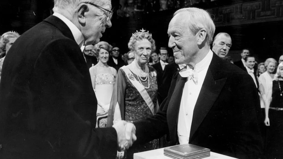 Kärnkraftskritiker. 1970 mottog Hannes Alfvén (1908-95) nobelpriset i fysik av Gustaf VI Adolf.