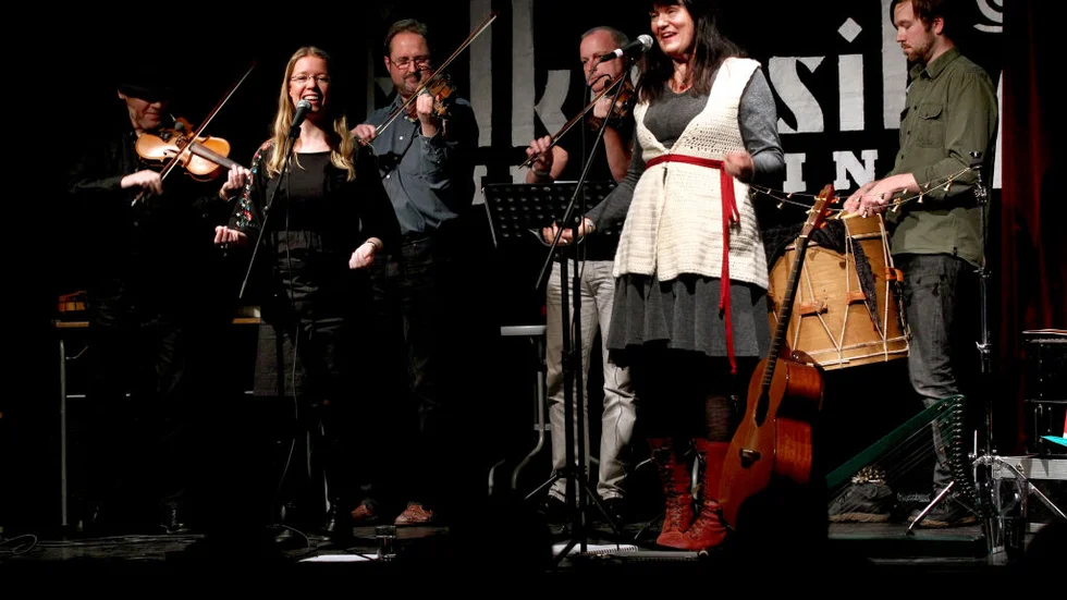 Folkmusikgruppen Sågskära framträdde för sista gången i Linköping på fredagskvällen. Foto: Jeppe Gustafsson