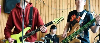 Metalbandet för traditionen vidare genom att hylla historiken