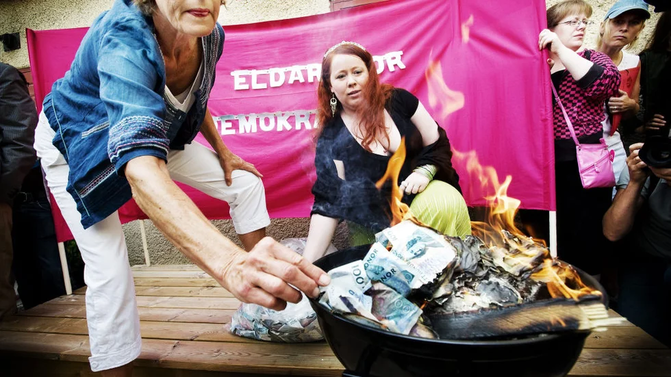 Gudrun Schyman, Feministiskt initiativ, eldade upp 100 000 kronor som partiet fått i gåva. Men det är orimligt att skattepengar bränns på forskning som är lika ideologiskt feministisk som Schyman.Foto: Yvonne Åsell/SCANPIX