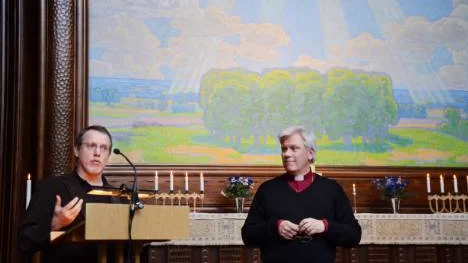 Curt Persson, länsantikvarie och Biskop Hans Stiglund lyfter fram de mjuka värdena i kulturarven.<_Bildtext Fotobyline>FOTO: Åsa Junkka</_Bildtext Fotobyline>