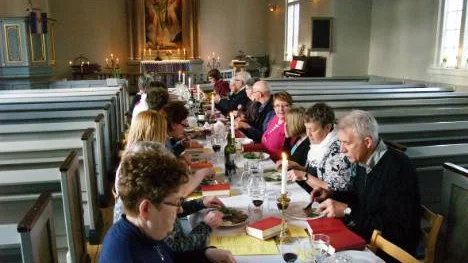 Påskmåltiden i Gunnarsbyns kyrka där det serverades lamm och bittra örter.