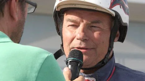 Kenneth Enbopm får äntligen köra sin final i amatör-SM, efter att ha vunnit uttagningsloppet på Peabtravet med Nimbus Nick (undre bilden).