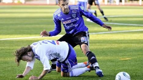 Tungt fall för Robin Östlind och hans IFK Luleå. Efter fyra raka matcher utan förlust                       blev Umeå för svårt. Gästerna vann med 3-2. Östlind svarade för en bra insats och blev utsedd till hemmalagets bäste spelare.