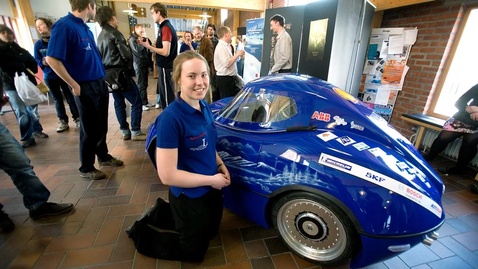 ARKIVBILD: Kajsa Björn, projektledare och bilen Baldos.  FOTO: Pär Bäckström
