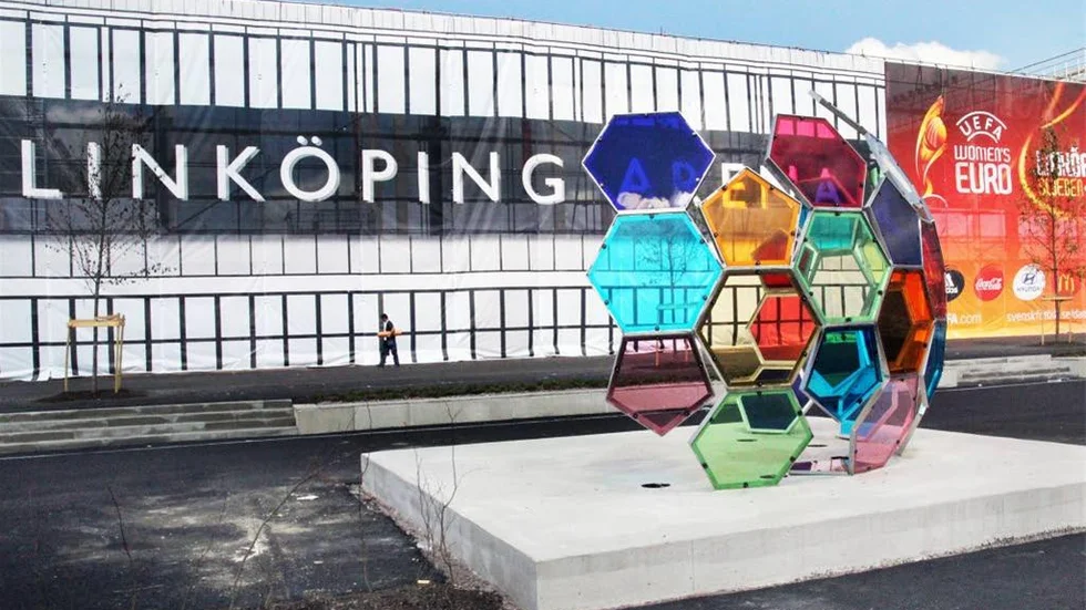 En konstfull och färgglad fotboll förskönar Linköpings Arena.