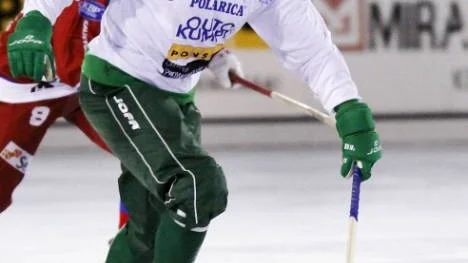 HT Bandys spelande tränare Jukka Ohtonen säger att förlusten berodde på för många individuella misstag. Själv tog han på sig två av målen. foto: Bengt-åke persson