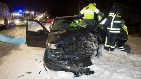 Den ena av bilarna som var inblandad vid frontalkrocken i Börjelslandet på tisdagseftermiddagen blev rejält demolerad. FOTO: Pär Bäckström