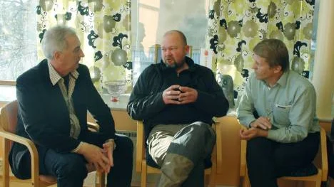 Roland Kempainen, Ulf Zakariasson och Hans Mörtberg försjönk i ett intensivt samtal om företagande.       FOTO: linda danhall