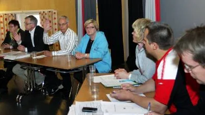 Sju av de åtta som möttes till debatt: Yvonne Stålnacke, Karl Petersen, Sture Bryggman, Ingrid Norberg, Anita Lundman, Thomas Jönsson och Thomas Söderlund. Foto: Bengt-Åke Persson