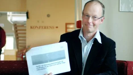 Rolf Lahti i Naturskyddsföreningen försöker förmå vindkraftföretaget att välja en annan plats än den tänkta.  FOTO: linda danhall
