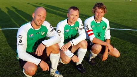 Historiska målskyttar i Bredåkers SK. Mikael Nykqvist (t v), Roger Wikström och Mattias Webering gjorde målen när Bredåkers SK vann över Bergnäset III med 6-0 i den första matchen på konstgräsplanen. Noterbart är att Roger stod för fyra - alla i första halvlek.