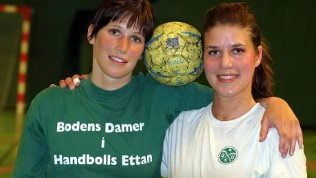 "Det känns jättekul att få spela tillsammans igen", säger Johanna och Josefina Schmidt.