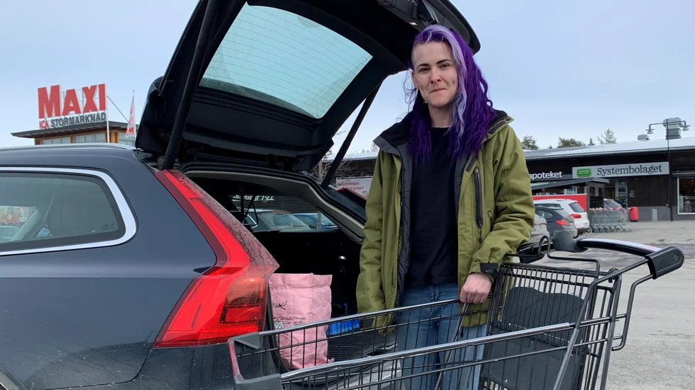 Matilda Forslund, Drängsmark, om kundvagnarna på Solbacken.
”Uppe vid E4 står det ett gäng. Vi är väl ganska lata av oss. Det räcker att det är lite nysnö så körs de inte så bra”