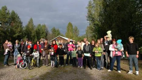 Många ville vara med och fira att Tallbackkottarna fyllt tio år.FOTO: Börje Ragnarsson