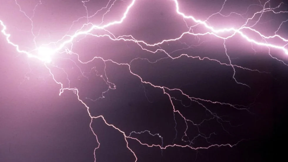 Flash. SCB:s opinionsundersökning slog knappast ner som blixt från klar himmel. Valresultatet står sig rätt bra.
