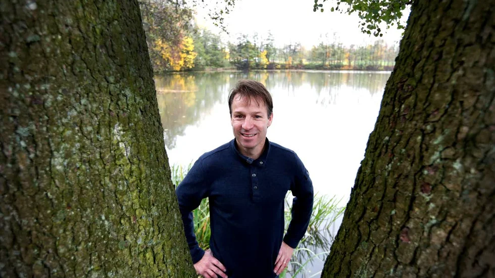 Agent. Under många år har Mike Helber förhandlat med agenter - nu testar han själv den rollen.