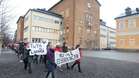 Elevprotest mot nedskÃ¤rningar