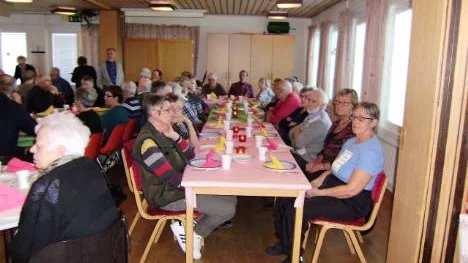 I samband med att Pajala PRO firade 50-årsjubileum bjöds medlemmarna på surströmming med tilltugg. Ett 70-tal medlemmar hörsammade inbjudan. Sibylla och Margareta ledde allsången.