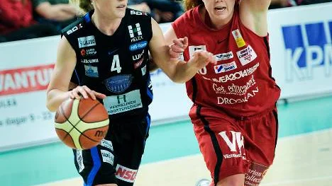 Martina Renholm ska tillföra rutin i Stars.