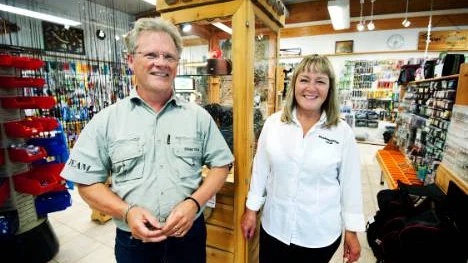 Livsverket är sålt. Ebbe Carlsson och hans fru Irene, som drivit Wildmarksshopen i Luleå i 23 år, drar sig tillbaka i november då en ny ägare tar över.