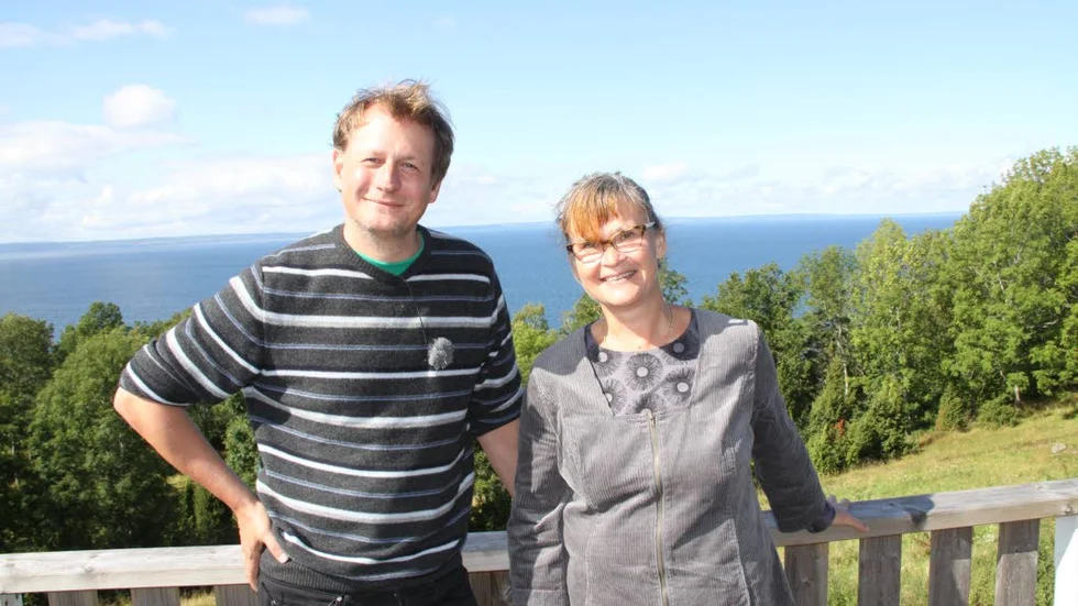 Vättern riskeras. Miljöpartiets riksdagsledamöter Carl Schlyter och Annika Lillemets besökte Norra Kärr i går. De anser att gruvan måste stoppas.