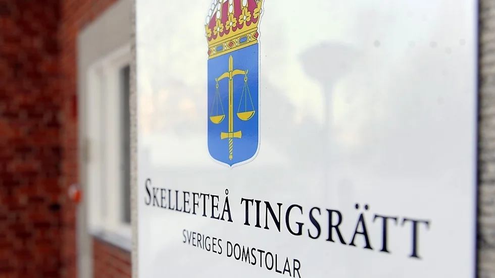 Mannen åtalas för rattfylleri och ringa narkotikabrott.