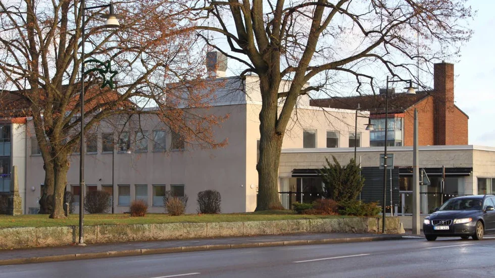 Kungsvägen 51, gamla Domushuset, nu Biz och Mjölby Träningsstudio. Här vill Triofast bygga ungdomsbostäder.