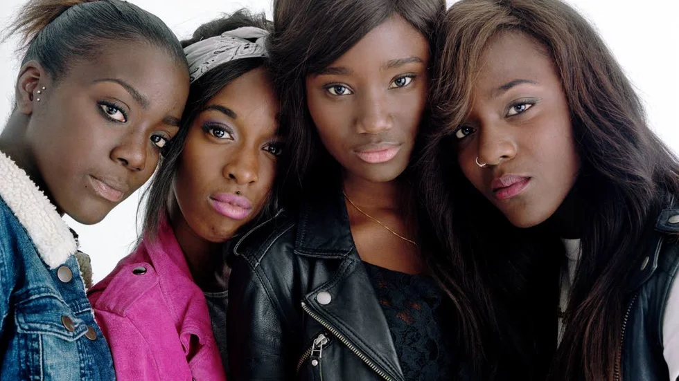 Tjejgänget. "Girlhood", som i original heter "Bande de filles", handlar om tonårsflickor i Paris.