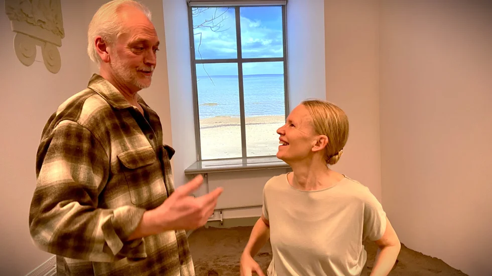 Håkan Jelk och Helena Franzén har samarbetat sedan 2011. Duons senaste projekt är den rumsliga installationen "Brytpunkt" på Uppsala konstmuseum.