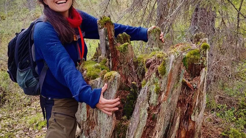 Marie Persson, ny ordförande för Naturskyddsföreningen i Norrbotten, blir glad av gamla skogar.