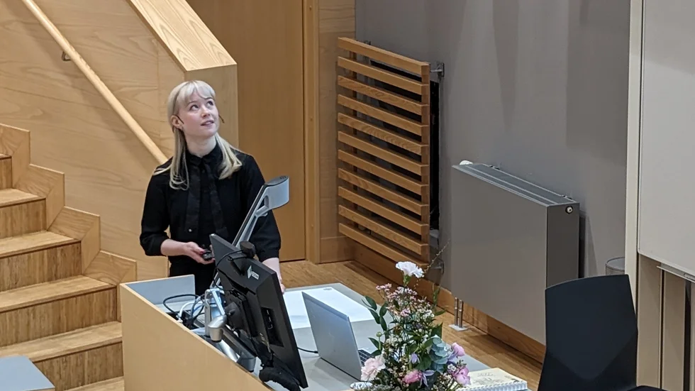 Michelle Nilsson under sin disputation.