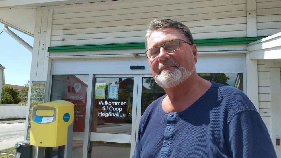 Krister Rooth, 63 år, förstår att det är viktigt för äldre att ha en postlåda nära till hands: "Särskilt vid högtider tror jag att det är betydande"